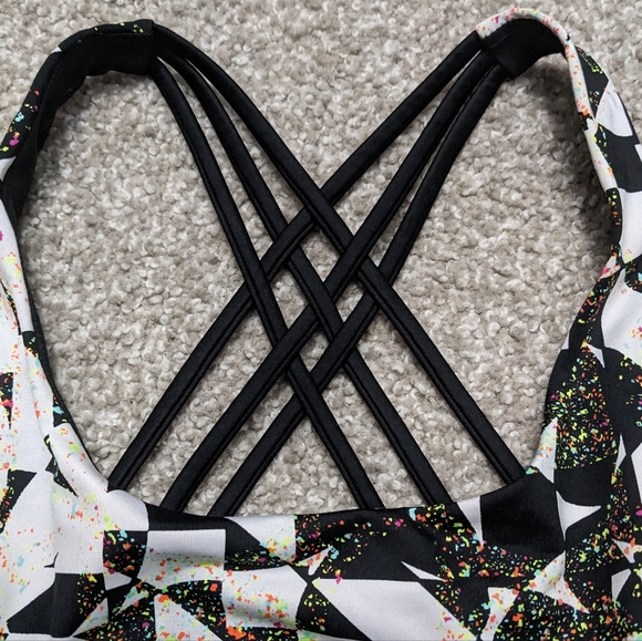 (2/$25) VictoriaSport strappy cross back yoga bra black white geo shape - Picture 3 of 12